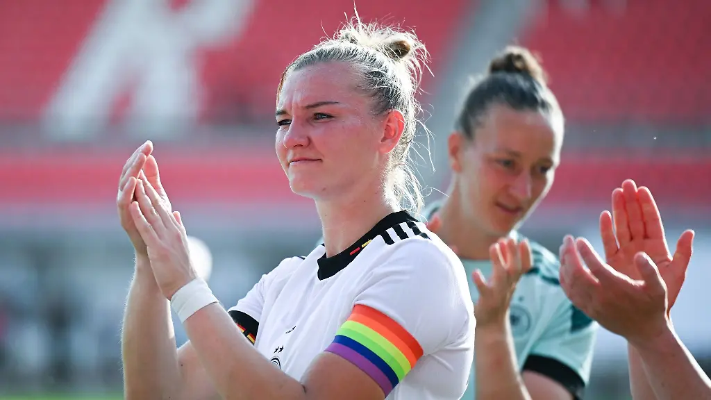 Ich-glaube-mit-uns-ist-zu-rechnen-sagt-DFB-Kapitaenin-Alexandra-Popp-vor-dem-Start-der-EM-in-England
