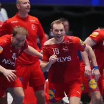 Handball-WM-Daenemark-Portugal-Finalrunde-Halbfinale-Unity-Arena-Daenemarks-Simon-Pytlick-l-und-Mathias-Gidsel-r-rennen-zum-Schlusspfiff-jubelnd-aufs-Spielfeld