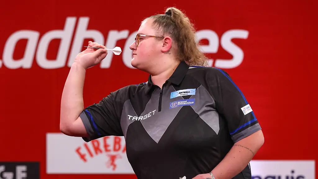 Darts-World-Youth-Final-Beau-Greaves-2025-World-Youth-Finals-at-Butlins-Minehead-Minehead-United-Kingdom-on-23-November-2025