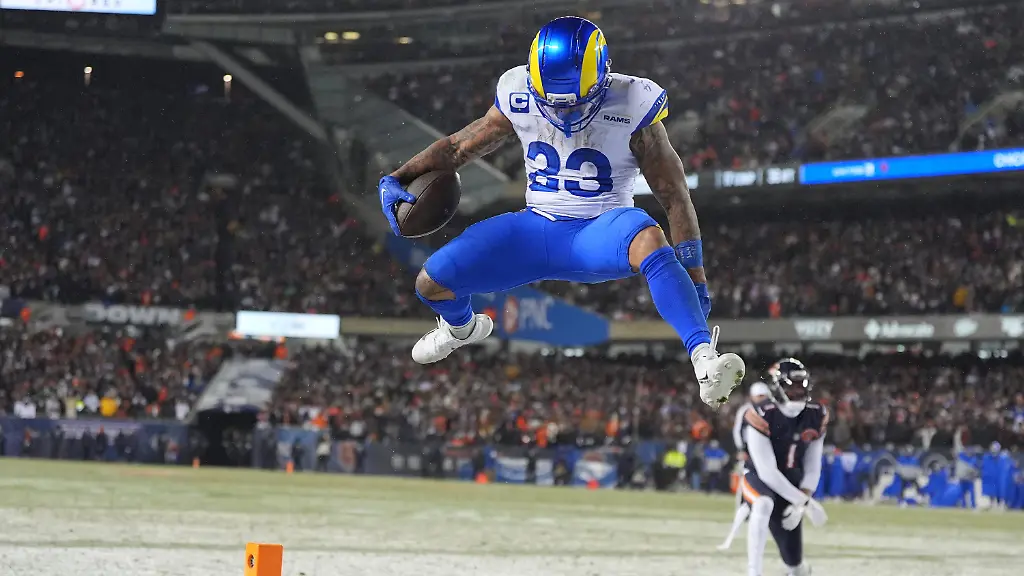 Los-Angeles-Rams-running-back-Kyren-Williams-front-scores-a-touchdown-after-evading-a-tackle-by-Chicago-Bears-cornerback-Jaylon-Johnson-during-the-second-half-of-an-NFL-football-divisional-playoff-game-Sunday-Jan-18-2026-in-Chicago