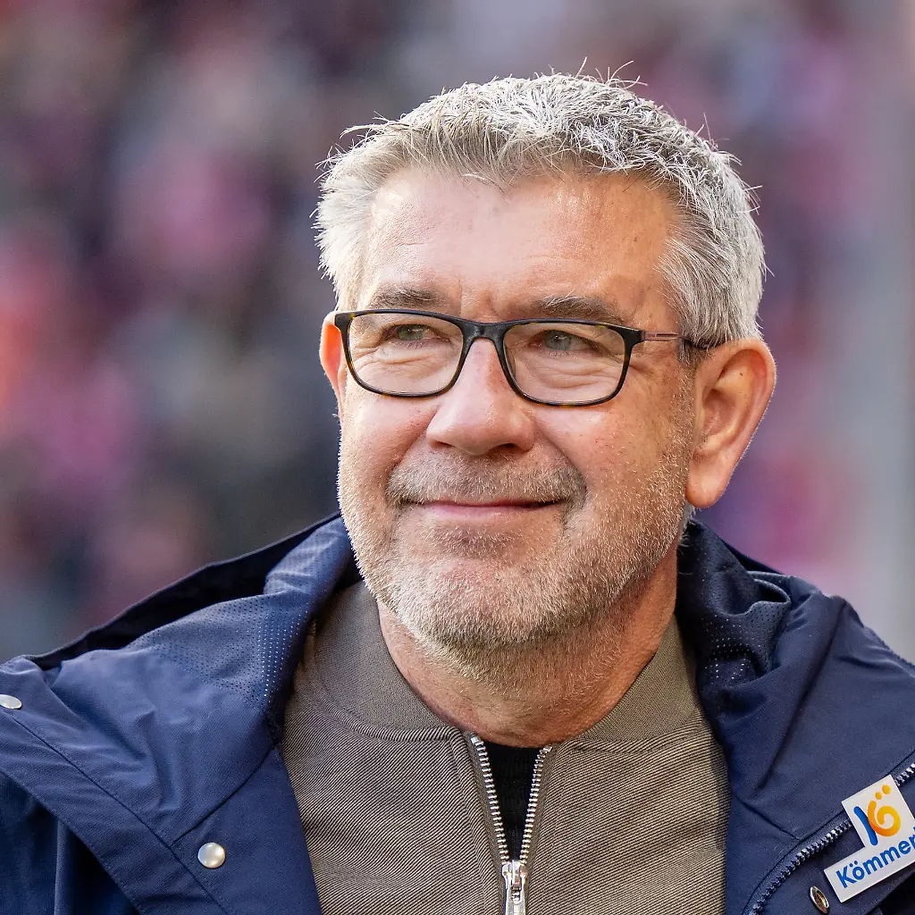 24-01-2026-Rheinland-Pfalz-Mainz-Fussball-Bundesliga-FSV-Mainz-05-VfL-Wolfsburg-19-Spieltag-Mewa-Arena-Trainer-Urs-Fischer-1-FSV-Mainz-05-Foto-Torsten-Silz-dpa-WICHTIGER-HINWEIS-Gemaess-den-Vorgaben-der-DFL-Deutsche-Fussball-Liga-bzw-des-DFB-Deutscher-Fussball-Bund-ist-es-untersagt-in-dem-Stadion-und-oder-vom-Spiel-angefertigte-Fotoaufnahmen-in-Form-von-Sequenzbildern-und-oder-videoaehnlichen-Fotostrecken-zu-verwerten-bzw-verwerten-zu-lassen