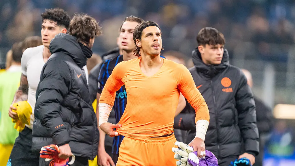 Yann-Sommer-seen-during-UEFA-Champions-League-knock-out-game-between-teams-of-Internazionale-Milano-and-Bodo-Glimt-Kazimierz-Koper-Ball-Raw-Images-Milan-Stadio-Giuseppe-Meazza-Italy-Copyright-xKazimierzxKoperx-Kazimierzkoperinterbodo2526-150