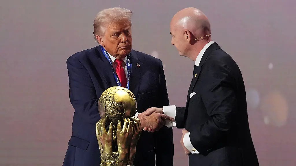 Donald-Trump-l-und-Gianni-Infantino-pflegen-ein-enges-Verhaeltnis