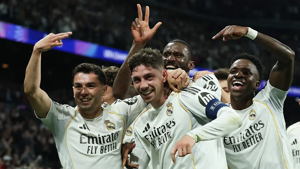 Soccer-Football-UEFA-Champions-League-Round-of-16-First-Leg-Real-Madrid-v-Manchester-City-Santiago-Bernabeu-Madrid-Spain-March-11-2026-Real-Madrid-s-Federico-Valverde-celebrates-scoring-their-third-goal-with-teammates-REUTERS-Violeta-Santos-Moura
