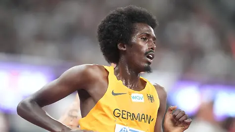 ARCHIV-19-09-2025-Japan-Tokio-Leichtathletik-Weltmeisterschaft-Mohamed-Abdilaahi-aus-Deutschland-im-5000m-Halbfinale-zu-dpa-Abdilaahi-knackt-Uralt-Rekord-von-Baumann-ueber-10