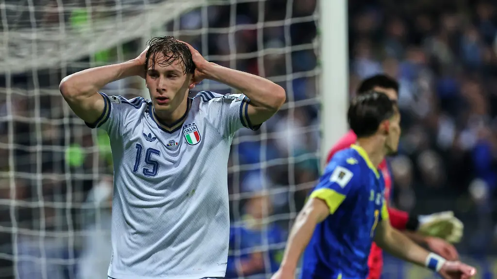 Fussball-Maenner-WM-Qualifikation-Europa-Bosnien-Herzegowina-Italien-Play-off-Runde-Finale-Italiens-Francesco-Pio-Esposito-reagiert