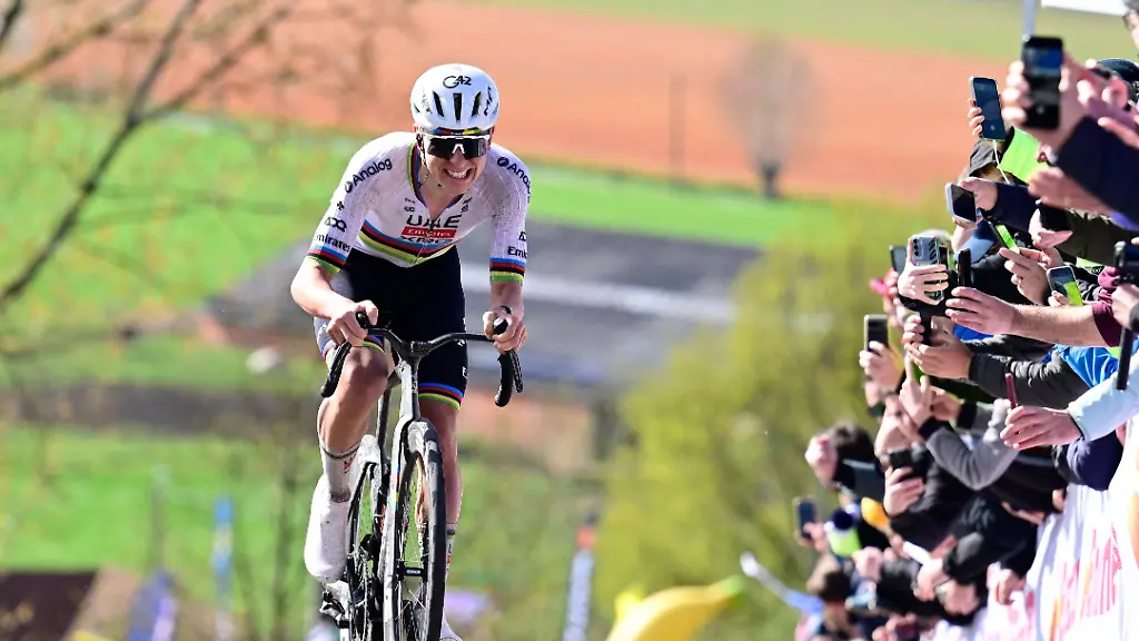Ronde-van-Vlaanderen-2026-Cycling-Race-OUDENAARDE-BELGIUM-APRIL-05-Pogacar-Tadej-SLO-of-UAE-Team-Emirates-XRG-on-the-Paterberg-climb-during-the-110th-edition-of-Ronde-van-Vlaanderen-an-UCI-World-Tour-1