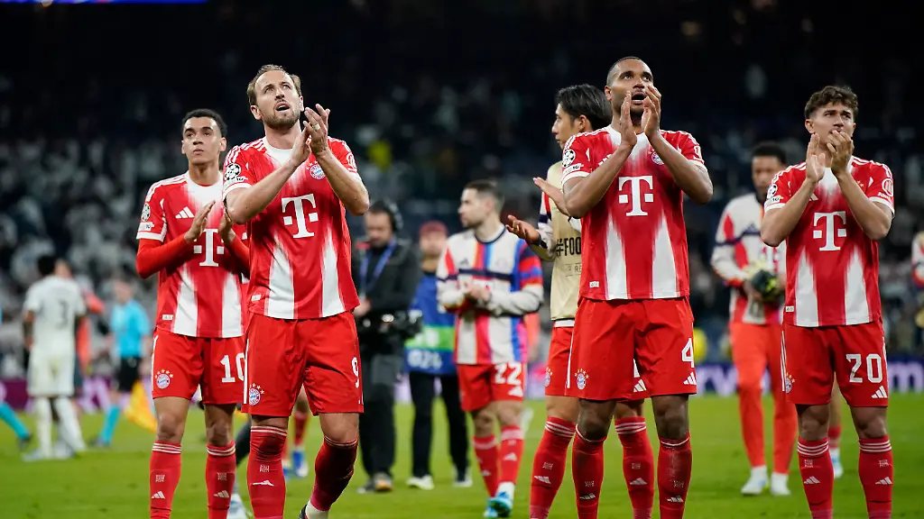Soccer-Football-UEFA-Champions-League-Quarter-Final-First-Leg-Real-Madrid-v-Bayern-Munich-Santiago-Bernabeu-Madrid-Spain-April-7-2026-Bayern-Munich-s-Harry-Kane-and-teammates-applaud-fans-after-the-match-REUTERS-Ana-Beltran