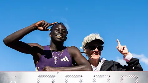 April-12-2026-Sydney-Nsw-Australia-GOUT-GOUT-of-Queensland-poses-with-his-mother-Monica-after-winning-the-menAaa-s-200m-final-in-19-67-seconds-at-the-2026-Australian-Athletics-Championships