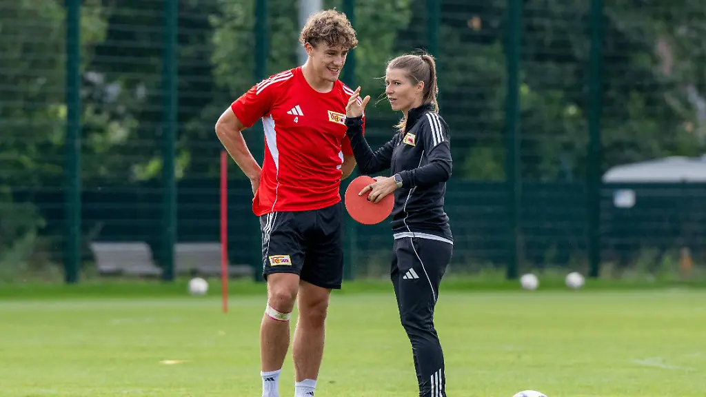 Fussball-A-Junioren-Saison-2025-2026-DFB-Nachwuchsliga-1-FC-Union-Berlin-U19-Training-v-l-Ole-Christian-Kuehling-U19-1-FC-Union-Berlin-Trainerin-Marie-Louise-Eta-U19-1-FC-Union-Berlin-15-07