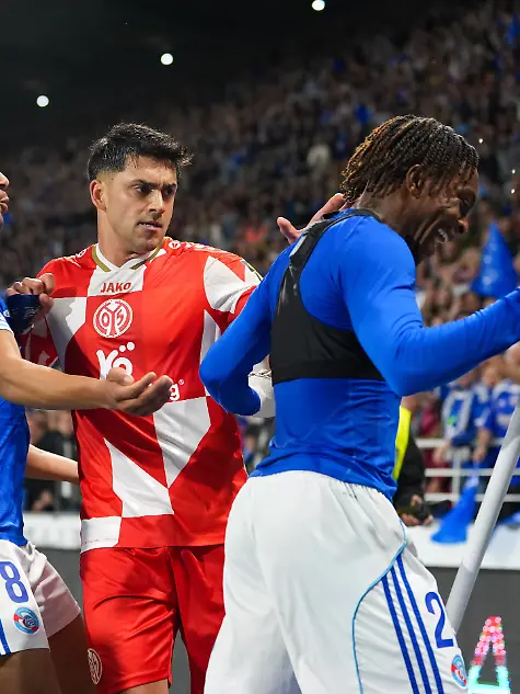 April-16-2026-Strasbourg-France-Strasbourg-forward-MARTIAL-GODO-right-reacts-after-being-shoved-by-Mainz-midfielder-NADIEM-AMIRI-10-while-Strasbourg-midfielder-MAXIMILLIAN-OYEDELE-8-tries-to-separate-them-after-the-UEFA-Conference-League-Quarterfinals-match-between-RC-Strasbourg-and-1-FSV-Mainz-05-on-April-16-2026-in-Strasbourg-France-Strasbourg-won-4-0-and-advances-to-the-semifinals