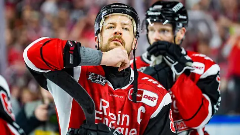Eishockey-Penny-DEL-Playoff-Halbfinale-Spiel6-Koelner-Haie-Eisbaeren-Berlin-am-20-04-2026-in-der-Lanxess-Arena-in-Koeln-Enttaeuschtes-Gesicht-bei-Kapitaen-Moritz-Mueller-Koeln-Gemaess-den-Vorgaben-der-DEL-Deutsche-Eishockey-Liga-ist-die-Publikation-und-Weiterverwertung-der-Aufnahmen-in-elektronischen-Medien-und-Endgeraeten-aller-Art-waehrend-des-laufenden-Spiels-nicht-zulaessig