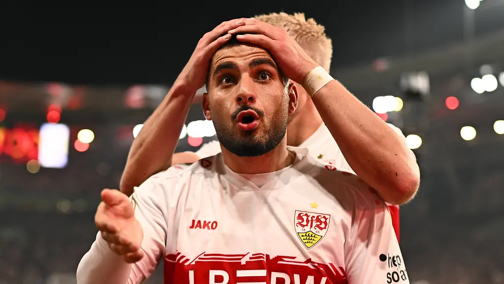 23-04-2026-Baden-Wuerttemberg-Stuttgart-Fussball-DFB-Pokal-VfB-Stuttgart-SC-Freiburg-Halbfinale-MHPArena-Deniz-Undav-VfB-Stuttgart-jubelt-mit-Ermedin-Demirovic-r-VfB-Stuttgart-ueber-das-Tor-zum-1-1-WICHTIGER-HINWEIS-Gemaess-den-Vorgaben-der-DFL-Deutsche-Fussball-Liga-bzw-des-DFB-Deutscher-Fussball-Bund-ist-es-untersagt-in-dem-Stadion-und-oder-vom-Spiel-angefertigte-Fotoaufnahmen-in-Form-von-Sequenzbildern-und-oder-videoaehnlichen-Fotostrecken-zu-verwerten-bzw-verwerten-zu-lassen