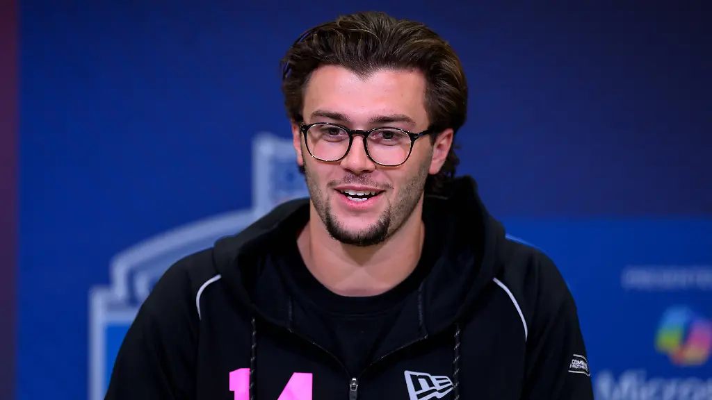 INDIANAPOLIS-IN-FEBRUARY-26-Michigan-tight-end-Marlin-Klein-answers-questions-from-the-media-during-the-NFL-American-Football-Herren-USA-Scouting-Combine-on-February-26-2026-at-the-Indiana-Convention-Center-in-Indianapolis-IN