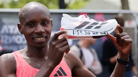 26-04-2026-London-United-Kingdom-Sabastian-Sawe-breaks-two-hour-barrier-as-he-wins-the-Elite-mens-race-at-the-London-Marathon