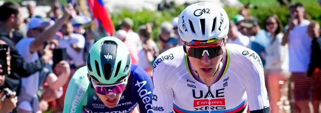 26-04-2026-Belgien-Luettich-Der-Franzose-Paul-Seixas-vom-Decathlon-CMA-CGM-Team-und-der-Slowene-Tadej-Pogacar-r-vom-UAE-Team-Emirates-XRG-in-Aktion-waehrend-des-Herren-Eliterennens-der-UCI-World-Tour-Luettich-Bastogne-Luettich-259-5-km-von-Luettich-ueber-Bastogne-nach-Luettich