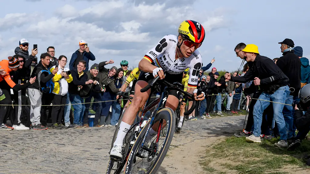 ROT-Siegerin-Koch-Franziska-GER-Team-FDJ-United-SUEZ-Frauen-Paris-Roubaix-2026-Paris-Roubaix-ParisRoubaix-ParisRoubaix