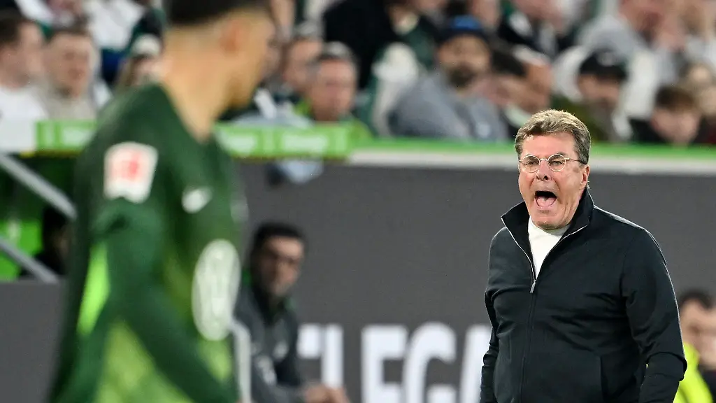 Soccer-Football-Bundesliga-Relegation-Playoff-First-Leg-VfL-Wolfsburg-v-SC-Paderborn-Volkswagen-Arena-Wolfsburg-Germany-May-21-2026-VfL-Wolfsburg-coach-Dieter-Hecking-reacts-REUTERS-Teresa-Kroeger-DFL-REGULATIONS-PROHIBIT-ANY-USE-OF-PHOTOGRAPHS-AS-IMAGE-SEQUENCES-AND-OR-QUASI-VIDEO