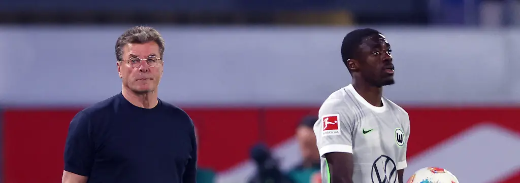 Soccer-Football-Bundesliga-Relegation-Playoff-Second-Leg-SC-Paderborn-v-VfL-Wolfsburg-Home-Deluxe-Arena-Paderborn-Germany-May-25-2026-VfL-Wolfsburg-coach-Dieter-Hecking-and-Sael-Kumbedi-react-during-the-match-REUTERS-Thilo-Schmuelgen-DFL-REGULATIONS-PROHIBIT-ANY-USE-OF-PHOTOGRAPHS-AS-IMAGE-SEQUENCES-AND-OR-QUASI-VIDEO