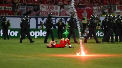 Relegation-SpVgg-Greuther-Fuerth-vs-Rot-Weiss-Essen-Football-2nd-Bundesliga-Relegation-SpVgg-Greuther-Fuerth-vs-Rot-Weiss-Essen-26-May-2026-Sportpark-Ronhof-Thomas-Sommer-Fuerth-Germany-Image-Lucas-Brumme-Essen-Laying-on-the-ground-in-disappointment-after-not-reaching-the-promotion-to-the-2nd-Bundesliga-flairs-were-thrown-from-the-Essen-fan-block-DFL-regulations-prohibit-any-use-of-photographs-as-image-sequences-and-or-quasi-video