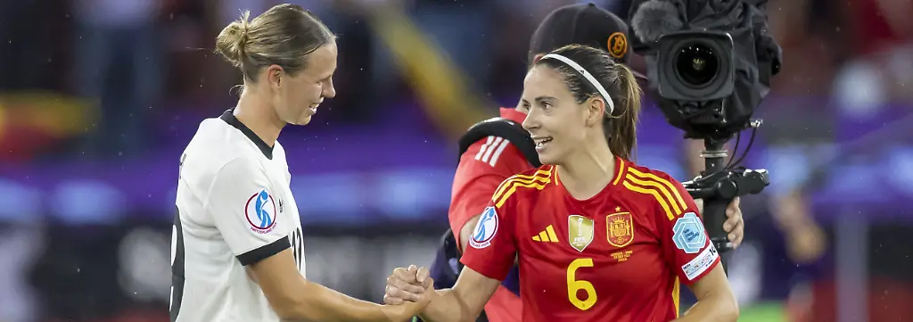 Germany-s-Klara-Buehl-left-congratulates-Spain-s-Aitana-Bonmati-right-after-the-UEFA-Women-s-EURO-2025-semi-final-soccer-match-between-Germany-and-Spain-at-the-Letzigrund-stadium-in-Zurich-Switzerland-on-Wednesday-July-23-2025