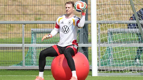 Torwart-Manuel-Neuer-Deutschland-Germany-im-Training-mit-Torwarttrainer-Andreas-Kronenberg-Deutschland-Germany-Frankfurt-01-06