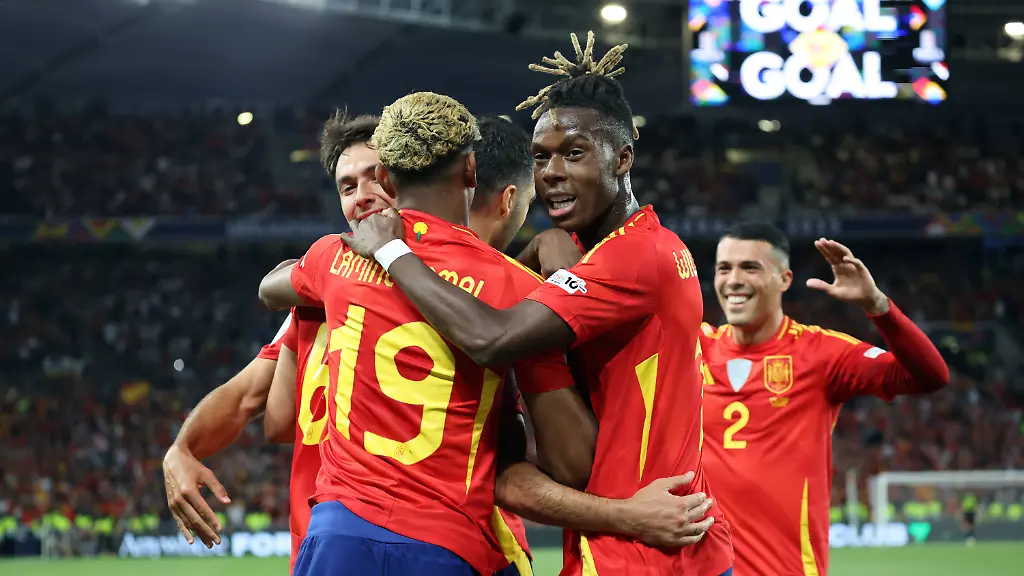 05-06-25-Spanien-Frankreich-Deutschland-Stuttgart-05-06-2025-Fussball-UEFA-Nations-League-Halbfinale-in-Stuttgart-Spanien-Frankreich-5-4-v-l-Lamine-Yamal-Nico-Williams-beide-Spanien-Jubel-Tor-2-0-Merino