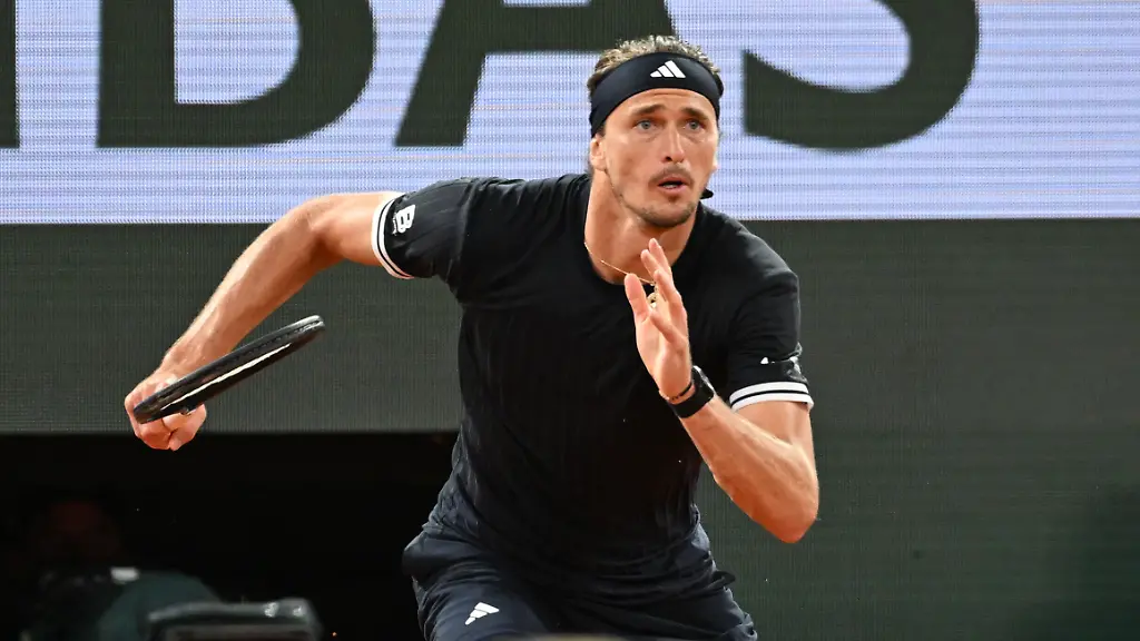 Alexander-Zverev-GER-during-his-round-of-8-during-Roland-Garros-2026-Tuesday-june-2-nd-2026-Paris-France-PHOTO-CHRISTOPHE-SAIDI-SIPA