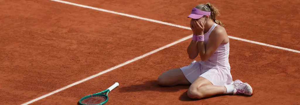 Tennis-Frauen-Grand-Slam-French-Open-Finale-M-Chwalinska-Polen-M-Andrejewa-Die-Russin-Mirra-Andrejewa-jubelt-nach-ihrem-Sieg