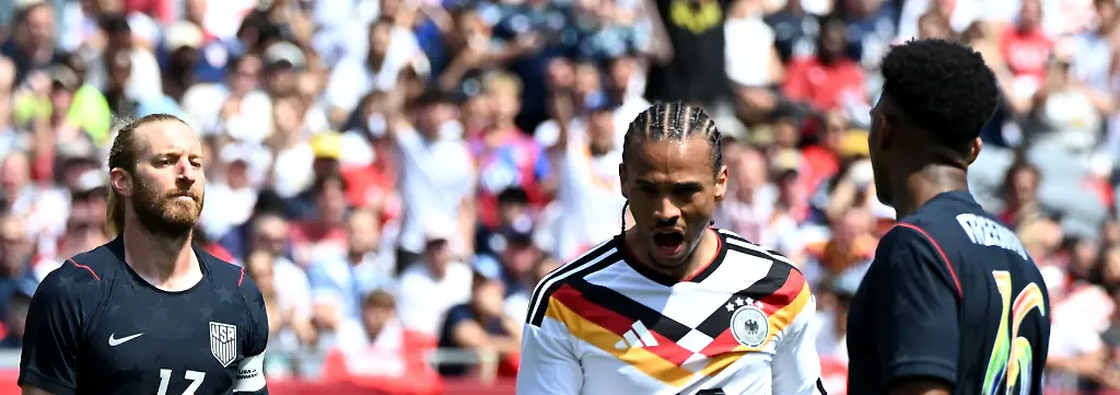 Fussball-Maenner-Nationalmannschaft-Vorbereitung-auf-die-Fussball-WM-2026-Laenderspiel-USA-Deutschland-im-Soldier-Field-Leroy-Sane-Deutschland-feiert-nach-seinem-Tor-zum-1-2