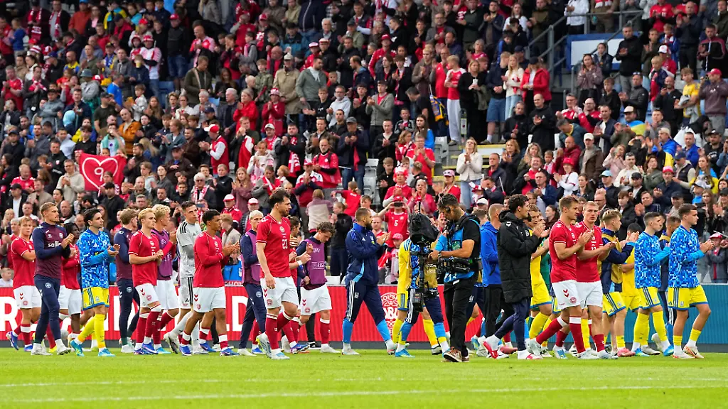 Soccer-Football-International-Friendly-Denmark-v-Ukraine-Odense-Denmark-June-7-2026-The-players-react-after-the-match-was-abandoned-due-to-Denmark-s-Christian-Eriksen-collapsing-on-the-pitch-during-the-match-Bo-Amstrup-Ritzau-Scanpix-via-REUTERS-ATTENTION-EDITORS-THIS-IMAGE-WAS-PROVIDED-BY-A-THIRD-PARTY-DENMARK-OUT-NO-COMMERCIAL-OR-EDITORIAL-SALES-IN-DENMARK