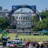 May-30-2026-Washington-Distirct-Of-Columbia-United-States-Contractors-work-on-construction-and-preparations-on-the-White-House-South-Lawn-ahead-of-the-planned-UFC-Freedom-250-event