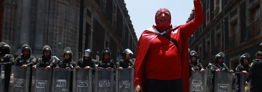 CNTE-teachers-union-holds-rally-in-Mexico-City-MEXICO-CITY-MEXICO-MAY-15-A-masked-demonstrator-takes-part-in-a-rally-marking-Teacher-s-Day-in-Mexico-City-Mexico-on-May-15-2026-Under-the-slogan-No-solution-no-ball-will-roll-thousands-of-members-of-National-Coordination-of-Education-Workers-CNTE-held-a-mass-rally-The-union-is-demanding-pension-changes-and-higher-pay-and-has-signaled-a-possible-nationwide-strike-in-the-coming-days-The-protest-comes-with-the-World-Cup-less-than-a-month-away-as-CNTE-members-threatens-to-escalate-its-protests-during-the-tournament-Daniel-Cardenas-Anadolu-Mexico-City-Mexico-Editorial-use-only-Please-get-in-touch-for-any-other-usage