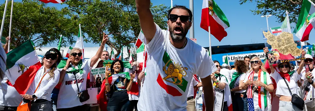 June-7-2026-Inglewood-California-USA-HAMED-RAZIPOUR-one-of-the-protest-organizers-leads-the-crowd-in-a-chant-in-front-of-SoFi-Stadium-in-Inglewood-California-during-a-demonstration-urging-FIFA-to-replace-the-Islamic-Republic-flag-with-the-Lion-and-Sun-flag