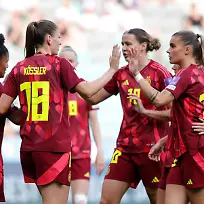 Fussball-Frauen-WM-Qualifikation-Europa-Frauen-Slowenien-Deutschland-Liga-A-Gruppe-D-6-Spieltag-Shekiera-Martinez-l-Deutschland-feiert-mit-ihrer-Mannschaft-nach-ihrem-Tor-zum-0-2