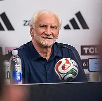 Sportdirektor-Rudi-Voeller-bei-der-ersten-Pressekonferenz-an-der-Wake-Forest-University-GES-Fussball-Pressekonferenz-der-deutschen-Fussball-Nationalmannschaft-in-Winston-Salem-09-06