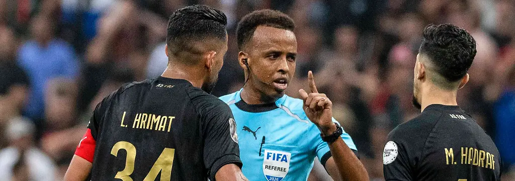 Der-fuer-die-Fussball-WM-vorgesehene-Schiedsrichter-Omar-Artan-durfte-nicht-in-die-USA-einreisen