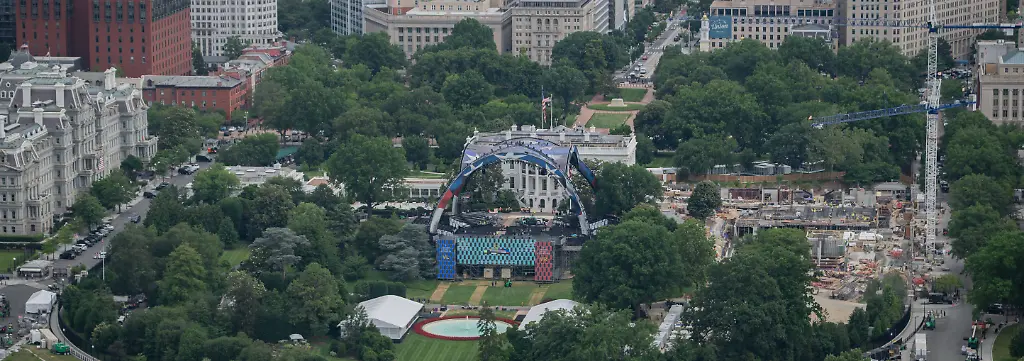 June-8-2026-Washington-Distirct-Of-Columbia-United-States-Construction-continues-on-the-White-House-South-Lawn-as-final-preparations-are-made-for-the-upcoming-UFC-Freedom-250-event-now-just-days-away