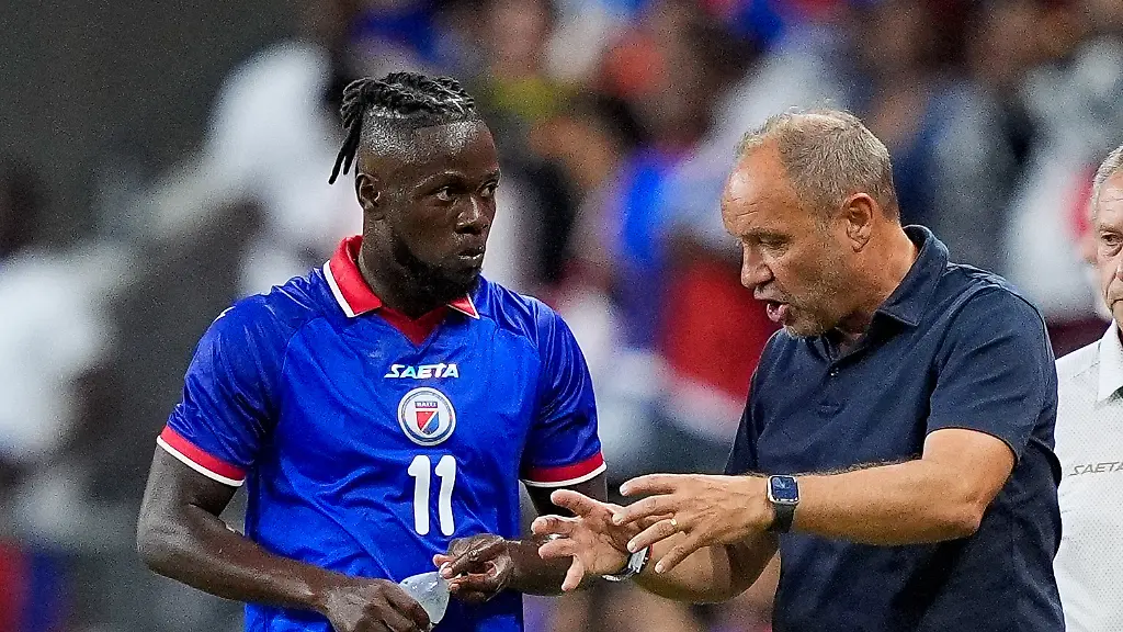 Jun-5-2026-Miami-Florida-USA-Haiti-manager-Sebastien-Migne-talks-with-Haiti-forward-Louicius-Deedson-11-in-a-match-against-Peru-during-the-first-half-at-Nu-Stadium