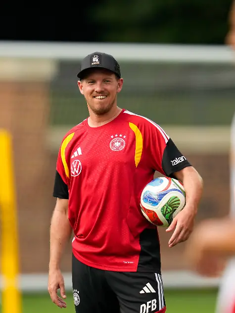 Julian-Nagelsmann-Deutschland-Cheftrainer-nimmt-an-der-ersten-Trainingseinheit-der-deutschen-Nationalmannschaft-im-Trainingslager-in-North-Carolina-teil-USA-Deutsche-Fussballnationalmannschaft-Base-Camp-Winston-Salem-08-06-2026-USA-Deutsche-Fussballnationalmannschaft-Base-Camp-Winston-Salem-08-06