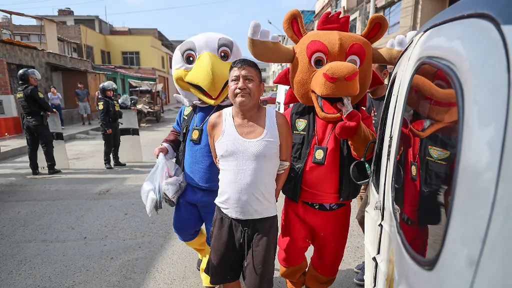 This-handout-picture-released-by-Peru-s-National-Police-shows-officers-from-the-Terna-Unit-fancy-dressed-as-mascots-of-the-FIFA-World-Cup-arresting-a-man-during-an-undercover-operation-under-a-search-and-seizure-warrant-for-the-alleged-crime-of-small-scale-drug-trafficking-in-Lima-on-June-10-2026