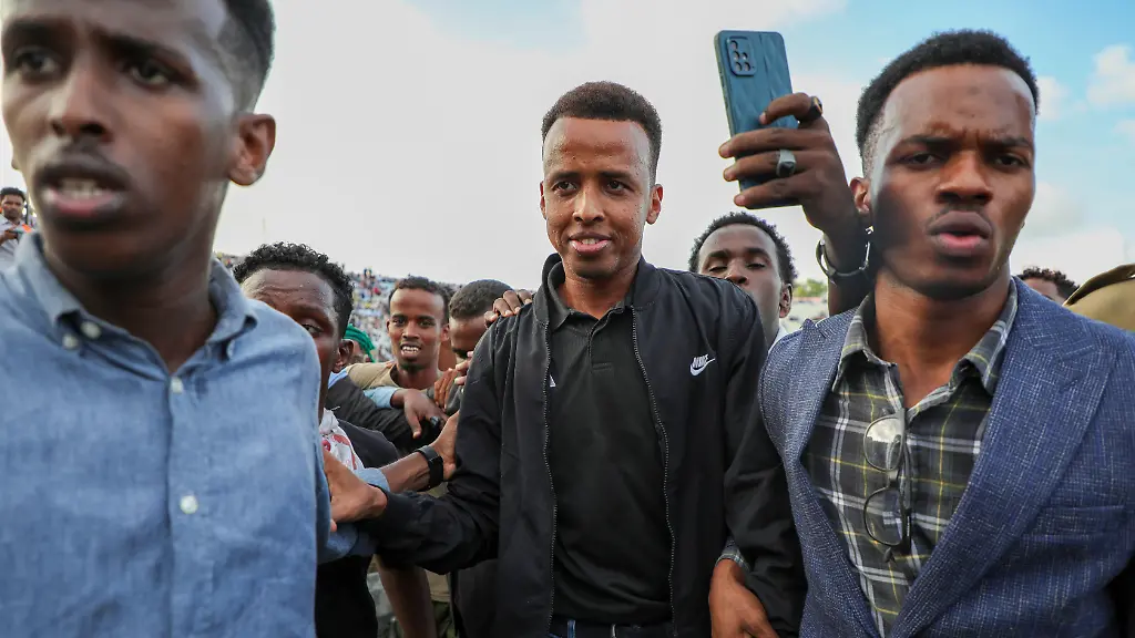 MOGADISHU-SOMALIA-JUNE-10-Somali-referee-Omar-Abdulkadir-Artan-greets-fans-who-show-support-for-him-after-he-was-denied-entry-into-the-United-States-where-he-had-traveled-to-take-part-in-the-World-Cup-organization-and-was-forced-to-return-to-his-country-in-Mogadishu-Somalia-on-June-10-2026