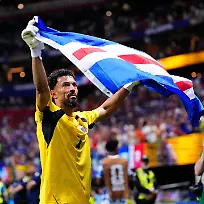 June-15-2026-Atlanta-Georgia-USA-VOZINHA-of-Cabo-Verde-celebrates-with-the-flag-of-Cabo-Verde-during-the-FIFA-World-Cup-WM-Weltmeisterschaft-Fussball-2026-Group-H-match-between-Spain-and-Cabo-Verde-at-Atlanta-Stadium