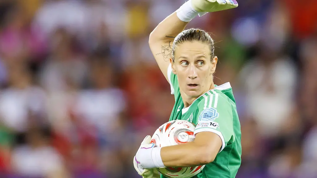 Im-EM-Halbfinale-gegen-Spanien-noch-im-Tor-Stammkeeperin-Ann-Katrin-Berger-fehlt-der-DFB-Auswahl