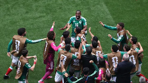 MEXICO-CITY-MEXICO-JUNE-11-Julian-Quinones-16-of-Mexico-celebrates-with-teammates-after-scoring-the-team-s-first-goal-during-the-FIFA-World-Cup-2026-Group-A-match-between-Mexico-and-South-Africa-at-Mexico-City-Stadium-on-June-11-2026-in-Mexico-City-Mexico-Photo-by-Kevin-C