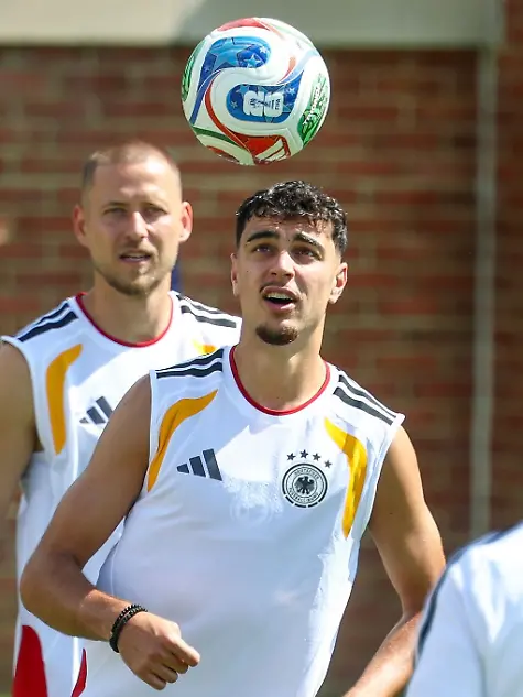 Ein-kraftvolles-Signal-setzen-Aleksandar-Pavlovic-M-und-Waldemar-Anton-l-beim-Abschlusstraining