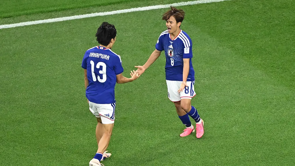 Fussball-WM-2026-Niederlande-Japan-Vorrunde-Gruppe-F-1-Spieltag-Dallas-Stadion-Japans-Keito-Nakamura-l-freut-sich-nach-seinem-Tor-zum-1-1-mit-Takefusa-Kubo