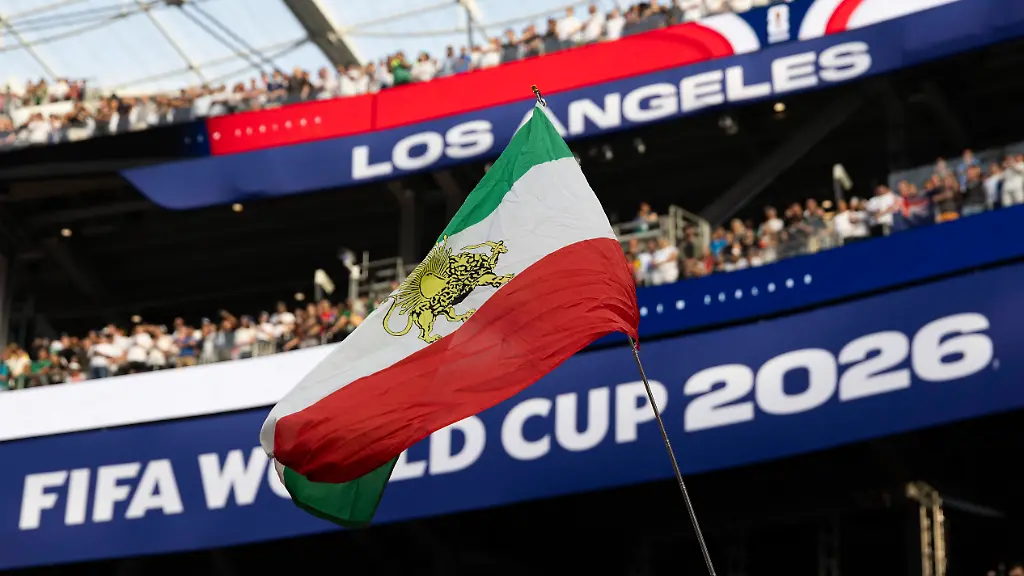 June-15-2026-Los-Angeles-California-USA-A-soccer-fan-waves-a-flag-during-the-FIFA-World-Cup-WM-Weltmeisterschaft-Fussball-Group-G-soccer-match-between-the-IR-Iran-and-the-New-Zealand-at-SoFi-Stadium-in-Inglewood-Calif-Monday-June-15-2026