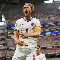 Fussball-Maenner-WM-England-Kroatien-Vorrunde-Gruppe-L-1-Spieltag-Dallas-Stadion-Der-Englaender-Harry-Kane-feiert-seinen-zweiten-Treffer-zum-2-1