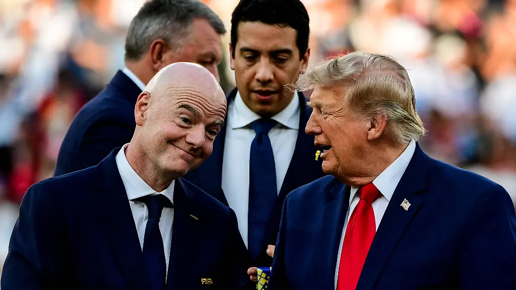 EAST-RUTHERFORD-NEW-JERSEY-JULY-19-FIFA-President-Gianni-Infantino-and-U-S-President-Donald-Trump-after-the-FIFA-World-Cup-WM-Weltmeisterschaft-Fussball-2026-Final-match-between-Spain-and-Argentina-at-New-York-New-Jersey-Stadium-on-July-19-2026-in-East-Rutherford-United-States